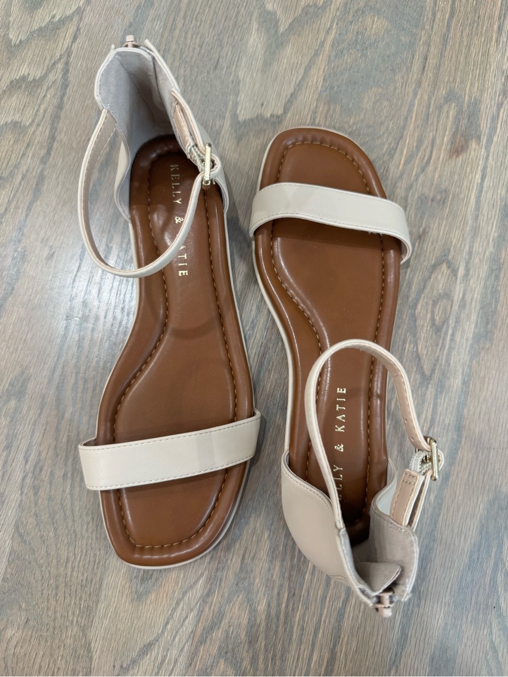 NEW KELLY & KATIE Cream and Brown Ankle-Strap Flat Sandals - size 8